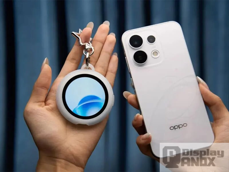 OPPO Bubble round display accessory used as a portable selfie screen and customizable smart badge